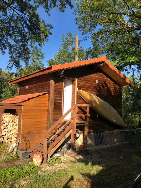 Tiny House en bois dans le jardin à Pulligny